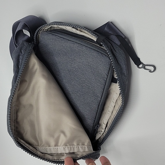 The North Face Never Stop Crossbody Bag Gray Used - Picture 4 of 6